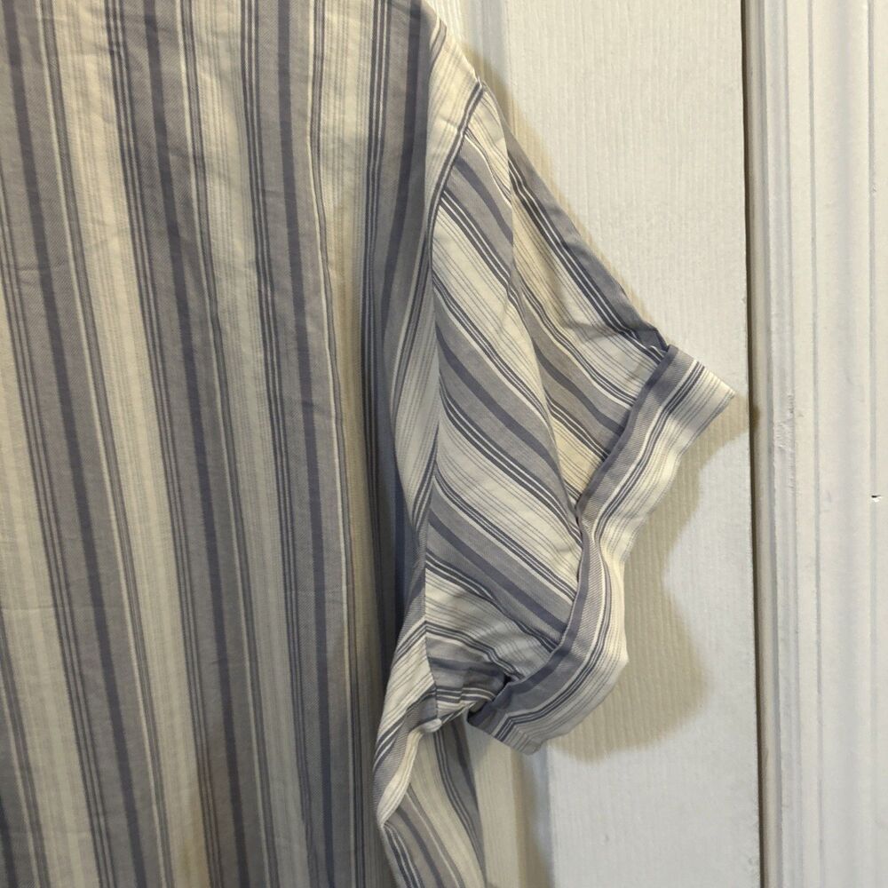 NWT Universal Thread Women’s Blue Striped Button Down Short Sleeve Shirt Size L - Picture 16 of 16